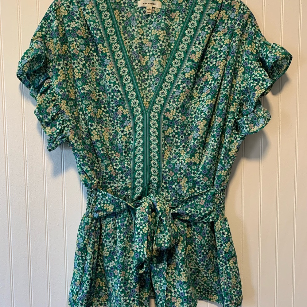 Max Studio Green Floral V-Neck Tie-Waist Women’s Top
